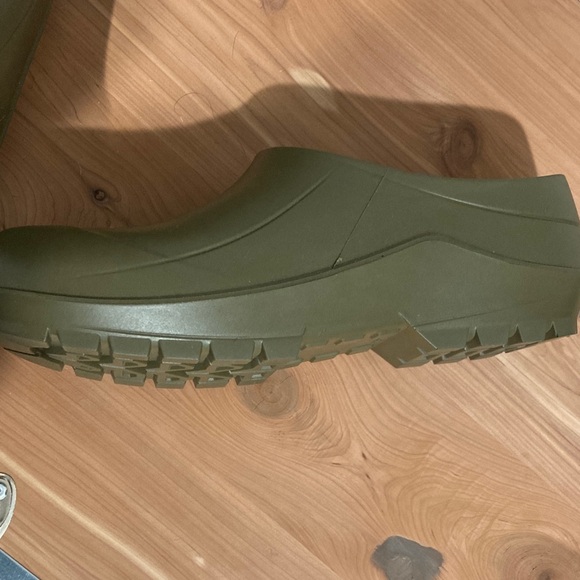 Todd Snyder Gardenheir Khaki Slip-Ons - Picture 5 of 12